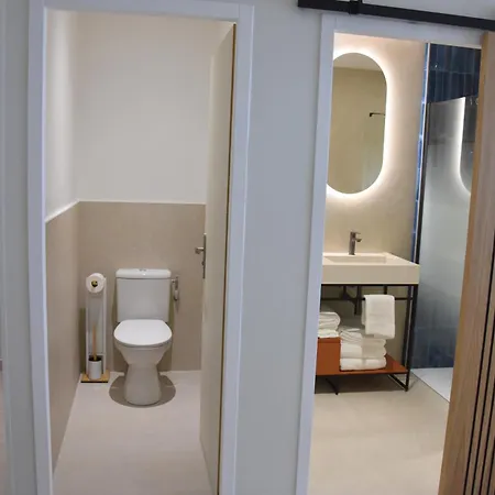 Logis Restaurant Le Kalliste فندق