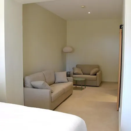 فندق Logis Restaurant Le Kalliste 2*