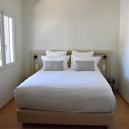 Logis Restaurant Le Kalliste فندق