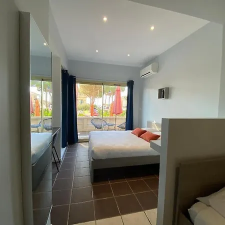 Le Kalliste Hotel 3*