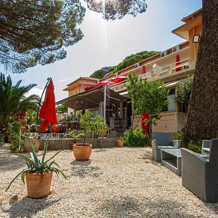 Logis Restaurant Le Kalliste Hotel 2*
